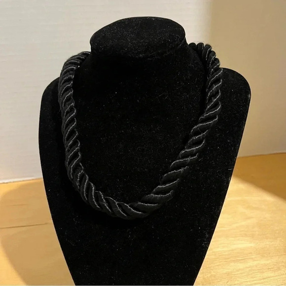 Jewelry - Vintage Tribal Black Rope Necklace